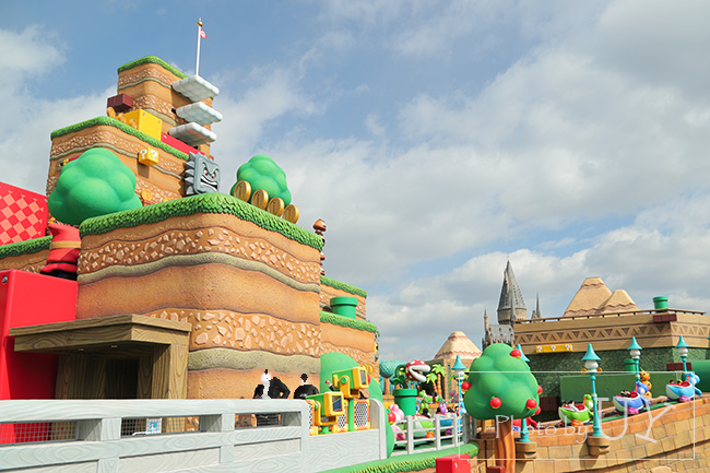 ニンテンドーワールドから見えるホグワーツ城