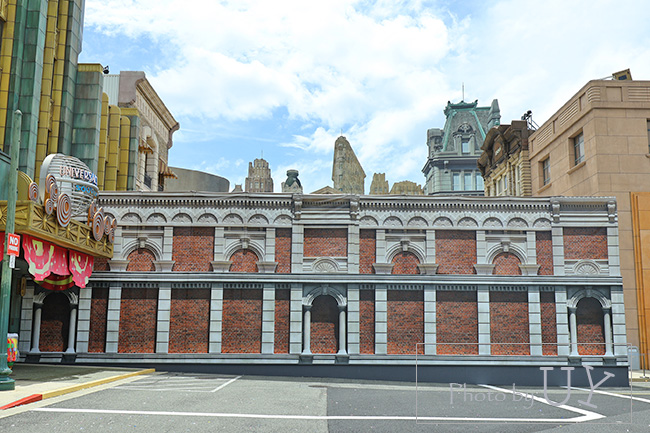 クリスマスツリーの準備始まる