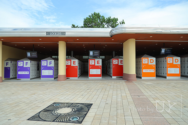 パーキング・駐車場側大門前のコインロッカー