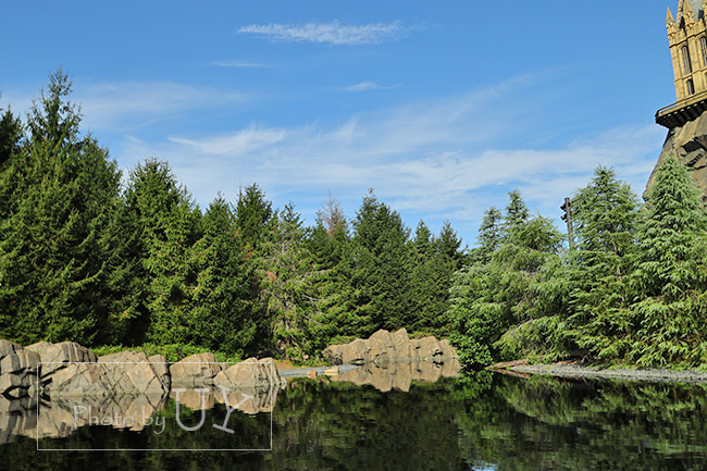 ハリーポッターエリアから見るドンキーコングカントリー
