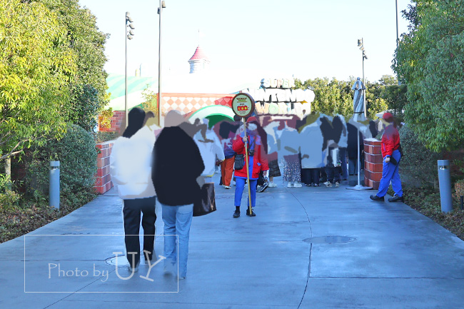 ドンキコングのクレイジートロッコ待ち列