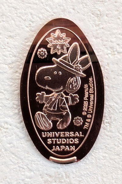 2025年4月のメダリオンはスヌーピー