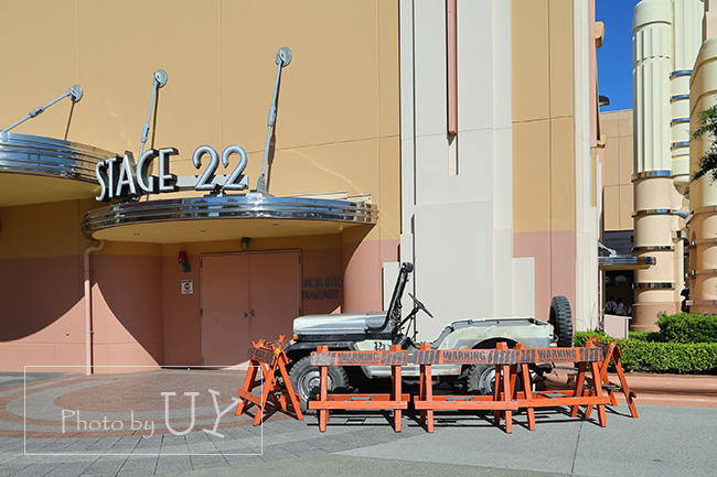 ハロウィーンホラーナイトのジープ四輪駆動車