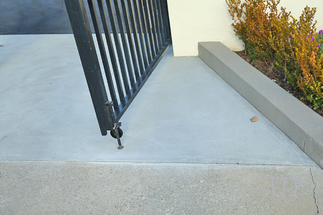 セントラルパークの入り口の補修