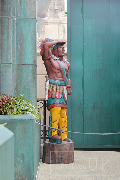 アメリカ先住民族の像