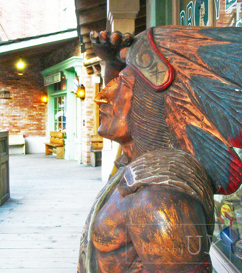 アメリカ先住民族の像