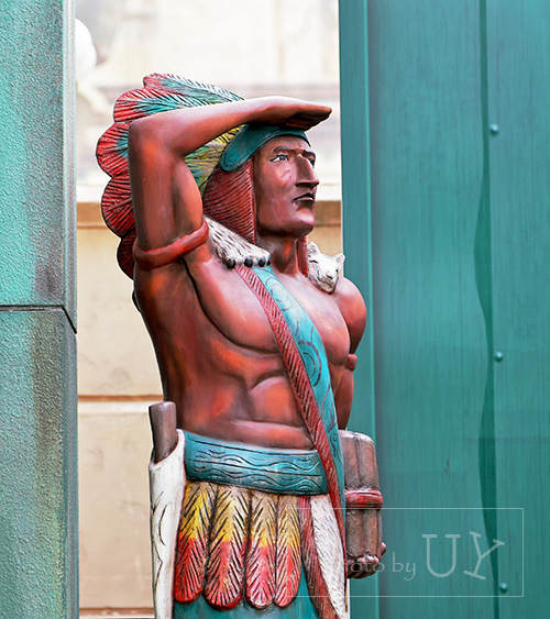 アメリカ先住民族の像