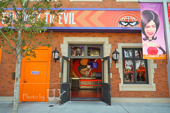 USJミニオンパークのフード店イーブルイーツの外観