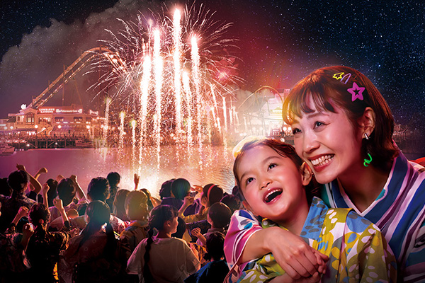 ラグーンで打ち上がる花火「サマー・グロウ・モーメント」