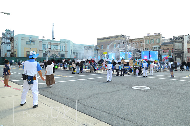 USJ2026年夏グラマシーパークでの散水演出クールスプラッシュタイムの様子