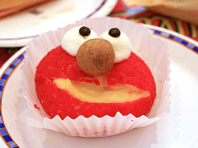 エルモのスマイルシュークリーム