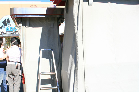 非難するワゴン