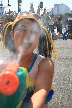 ウォーター・パレードでカメラの防水