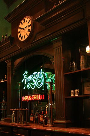 フィネガンズ&バー＆グリルRの店内