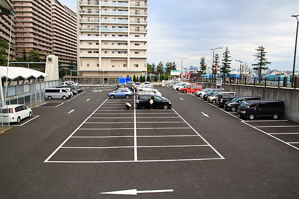 ユニバーサルシティ駅前駐車場