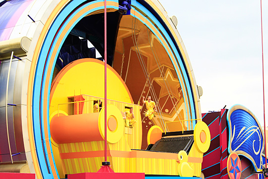 ユニバーサル・レインボー・サーカス