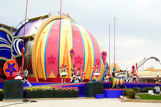 ユニバーサル・レインボー・サーカス