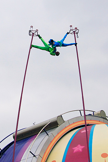 ユニバーサル・レインボー・サーカス