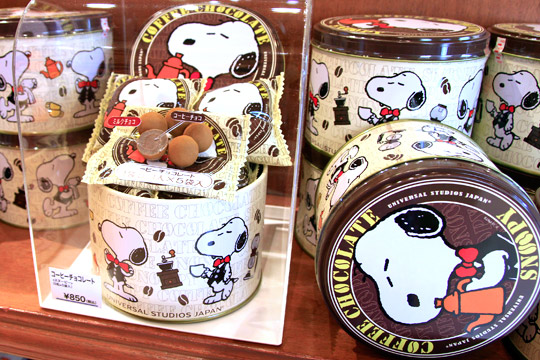 缶に入ったお菓子のお土産