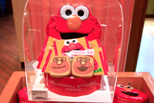 缶に入ったお菓子のお土産