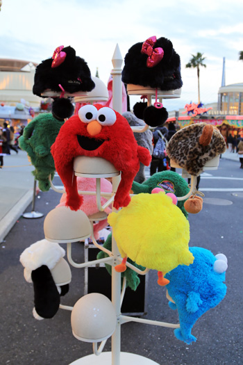 ポアタイプの耳当てつきの帽子