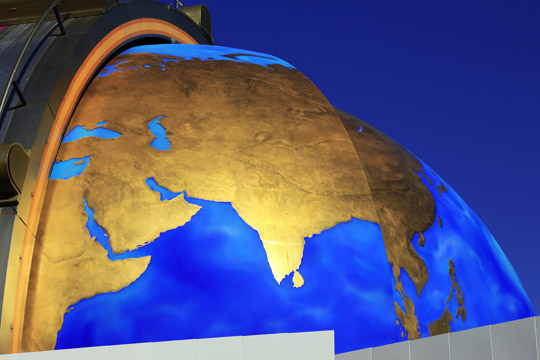 ユニバーサル・レインボー・サーカス