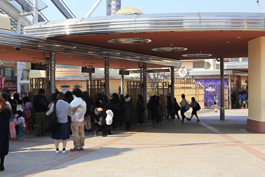 三連休明けの平日の待ち時間