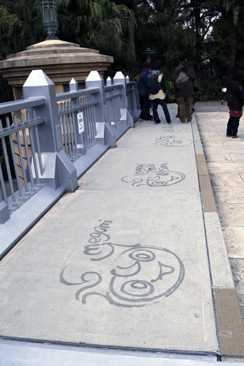 水スプレーなどで描いたイラスト