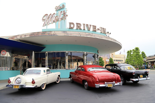 メルズドライブインの車