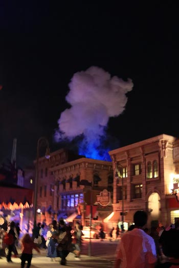 白煙が立ち上る