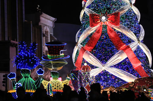 クリスマスツリーとマジカル・スターライト・パレード