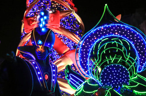 クリスマスツリーとマジカル・スターライト・パレード