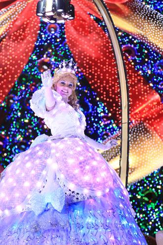 クリスマスツリーとマジカル・スターライト・パレード