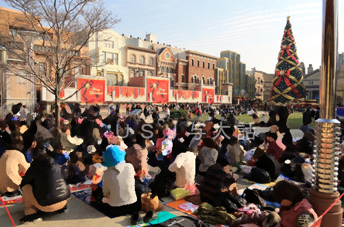 「天使のくれた奇跡」の無料エリアの場所とり状況
