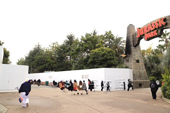 植え込みの手入れが行われています