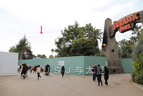 アミティビレッジの植え込みの手入れ