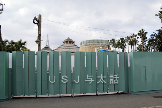 アミティビレッジの植え込みの手入れ