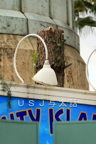 アミティビレッジの植え込みの手入れ