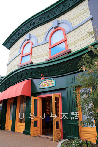 エルモやクッキーモンスターなどセサミストリートの仲間