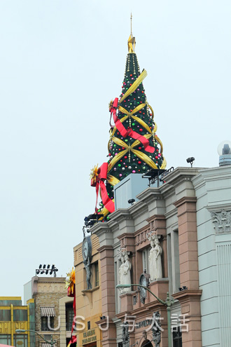 USJの巨大クリスマスツリー