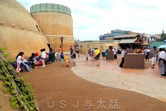 ジュラシックパークの植え込みが再生