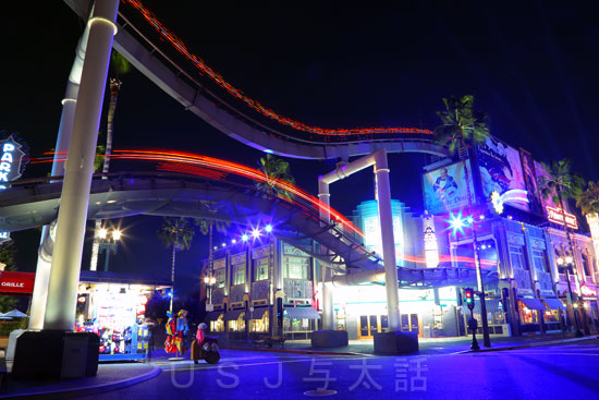 光が流れるハリウッド・ドリーム・ザ・ライド