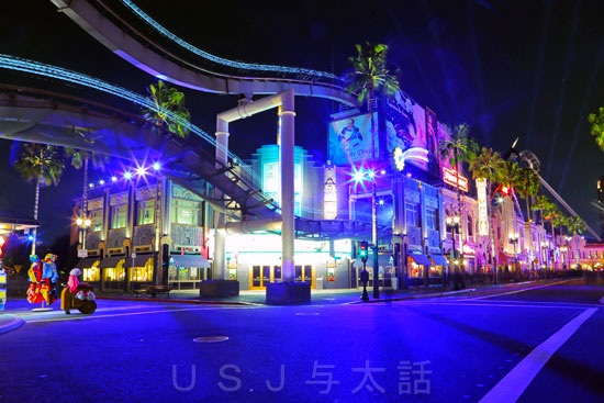 光が流れるハリウッド・ドリーム・ザ・ライド