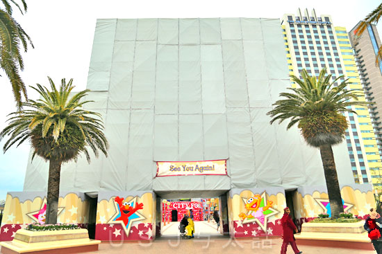 USJの大門にカバー