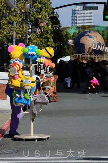 USJのお土産マフラーハットの路上販売